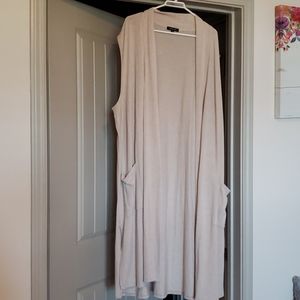 Tan/cream sleeveless long cardigan